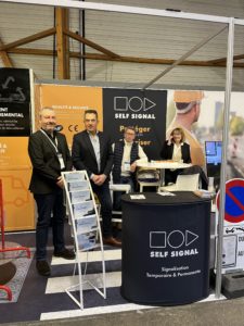 Equipe commerciale Self Signal sur le stand du salon CGLE 2026 à Rennes, Parc Expo